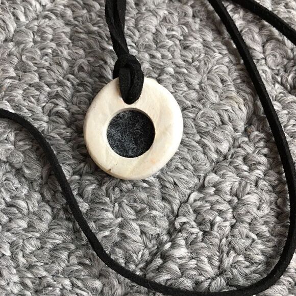 Hand made Pumpkin King pendant with essential oil - Picture 4 of 6